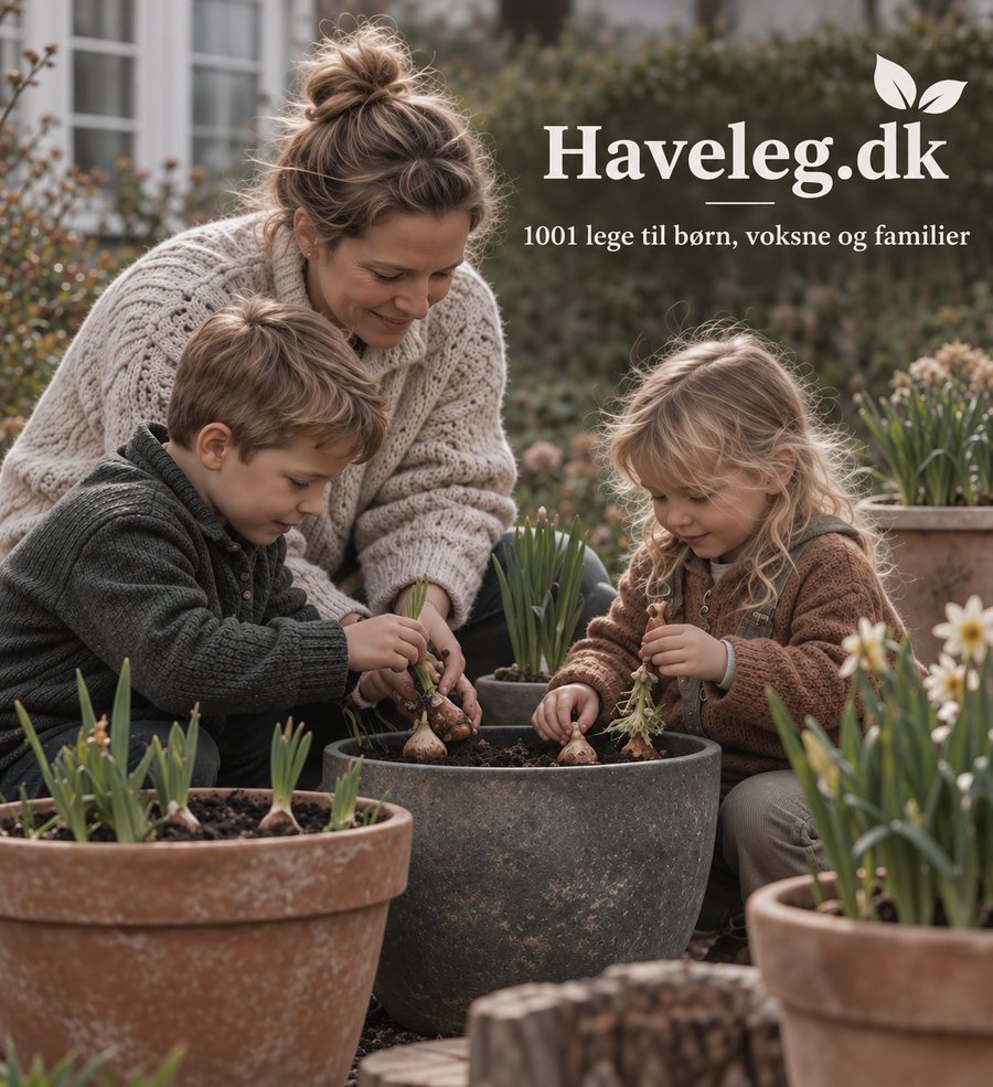 Havearbejde gjort til leg: mor og to børn sætter blomsterløg i krukker på terrassen